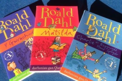 Pecyn Roald Dahl 4 (Matilda/Y Gwrachod/Charlie A'r Esgynnydd Mawr Gwydr)