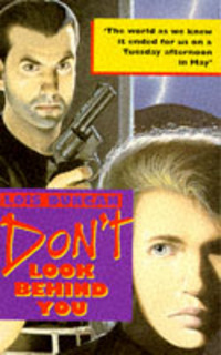 Book Cover for Don't Look Behind You by Duncan Lois