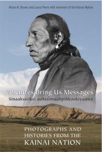 Book Cover for Pictures Bring Us Messages / Sinaakssiiksi Aohtsimaahpihkookiyaawa by Alison Brown, Laura Peers