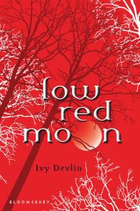 Book Cover for Low Red Moon by Ivy Devlin