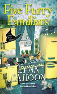 Book Cover for Five Furry Familiars by Lynn Cahoon