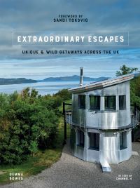 Book Cover for Extraordinary Escapes by Gemma Bowes