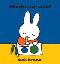 Book Cover for Míofaí Ar Scoil by Dick Bruna